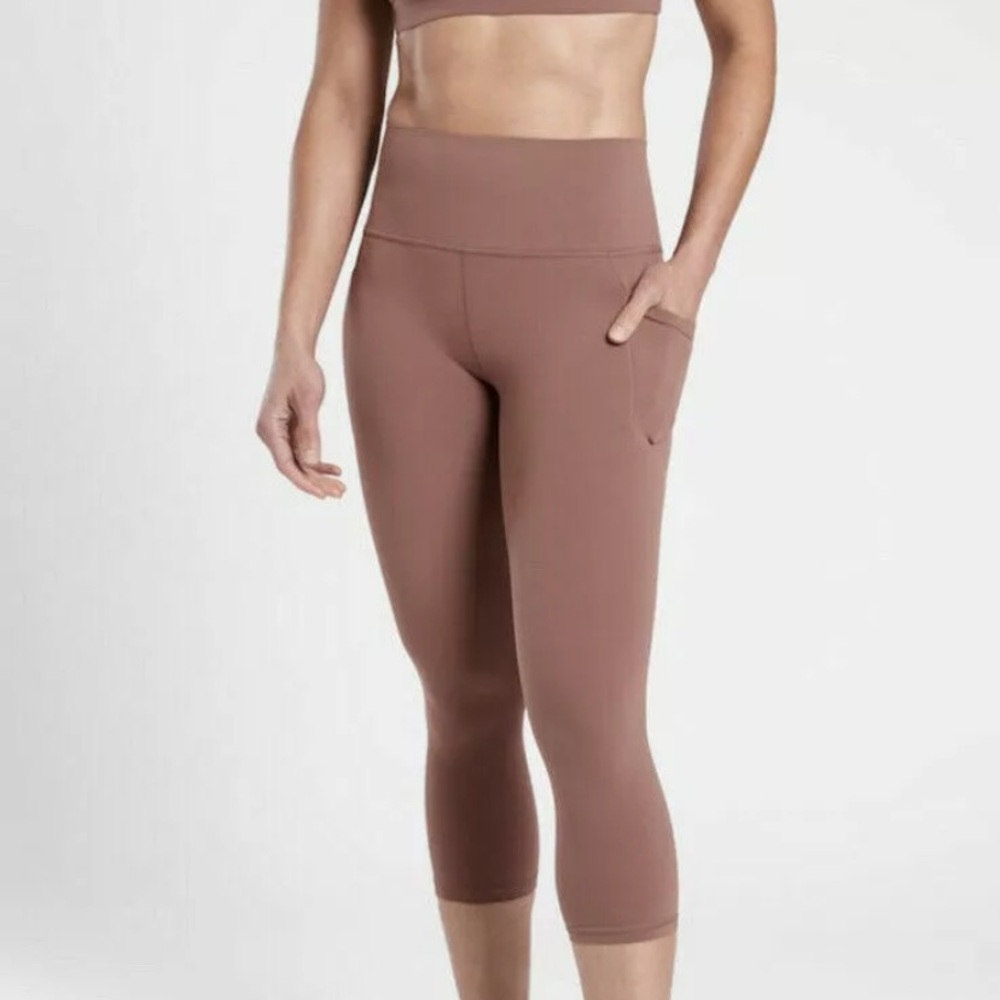 NWT Athleta Salutation Stash Pocket II Capri-Hearth Rose
